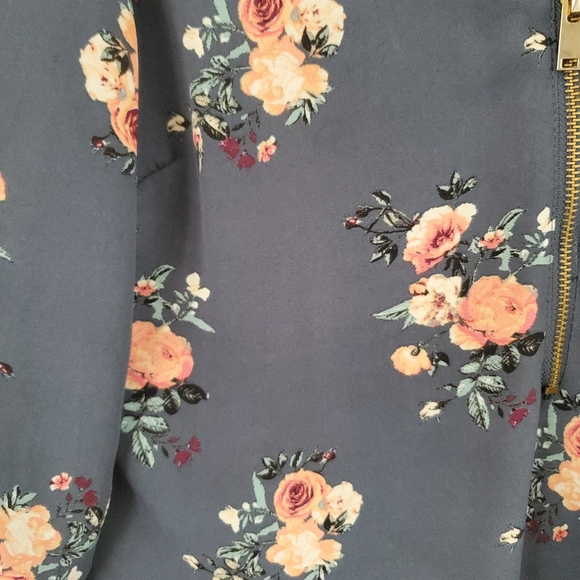Small Rue 21 Blue Blouse with Roses - Picture 4 of 5